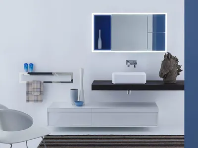 I mobili bagno sospesi sono pratici perché facilitano le operazioni di pulizia dell'ambiente e alleggeriscono la composizione di arredo