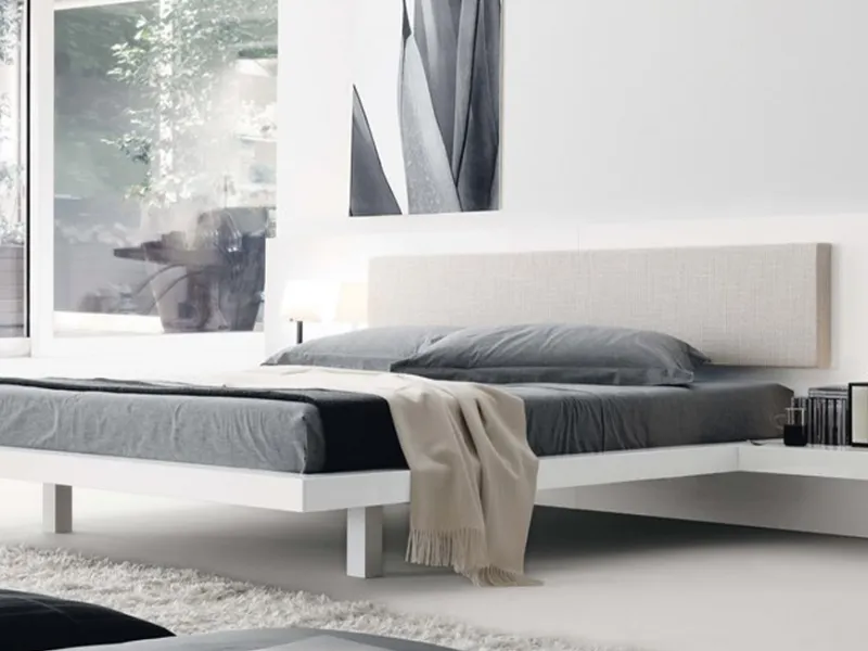 Letto laccato matrimoniale con comodini integrati Ala di Jesse Italia