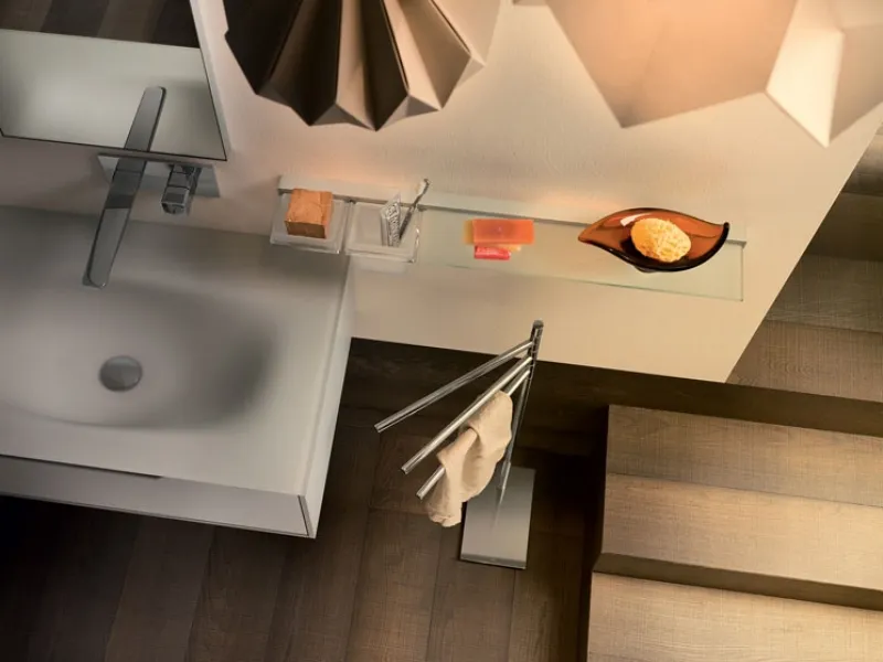 Piantane accessoriate da bagno