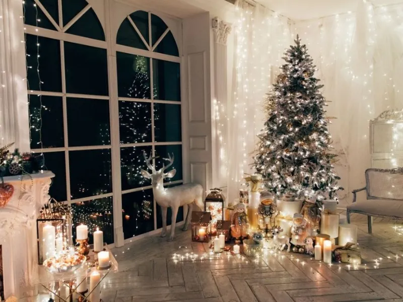 Illuminazione albero di Natale