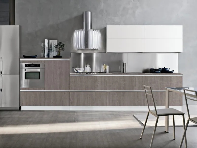 blocco cucina bianco e marrone con cappa design e forno a incasso