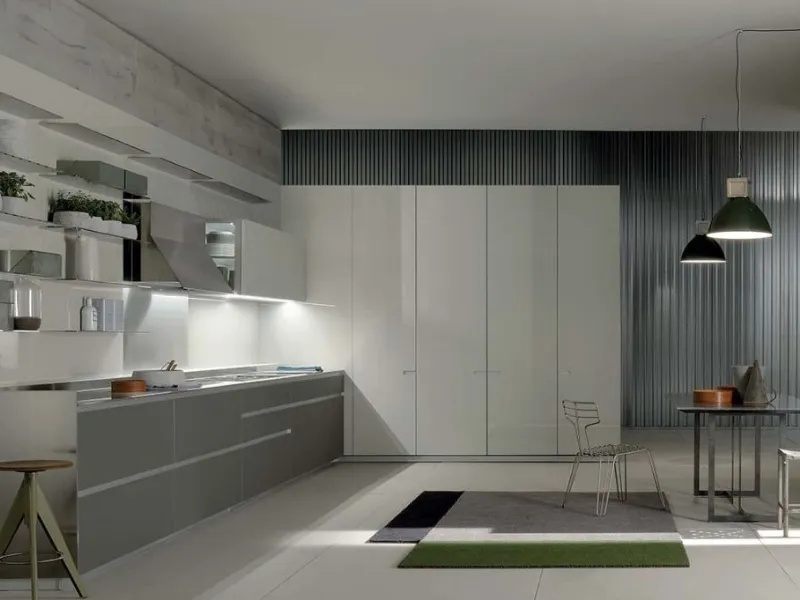 Cucina in vetro laccato grigio artico e accato grigio rugiada Icon di Ernestomeda