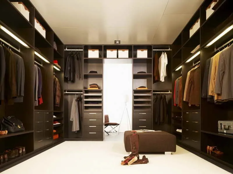 Cabina armadio con arredi ikea