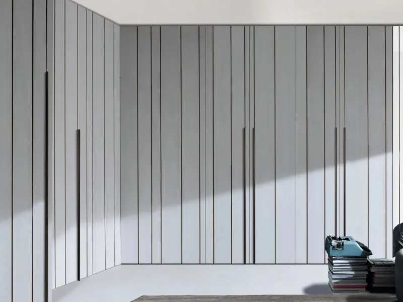 Laura Meroni - Sistema armadio Line su misura in legno laccato