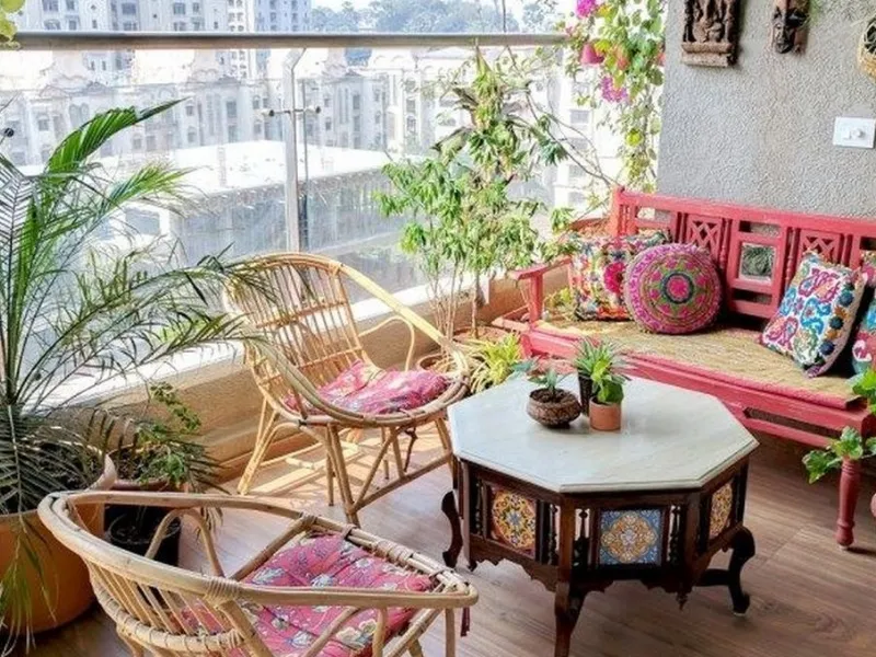 Un balcone arredato in stile esotico