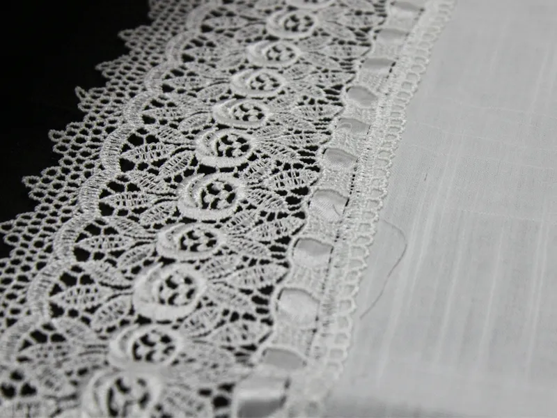 centrotavola in lino e macramè