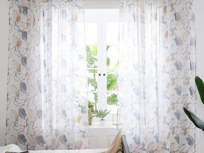 Tendaggio con decoro floreale