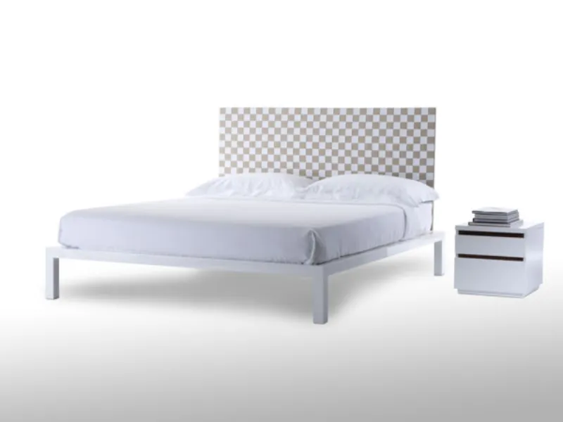 letto con testiera forata