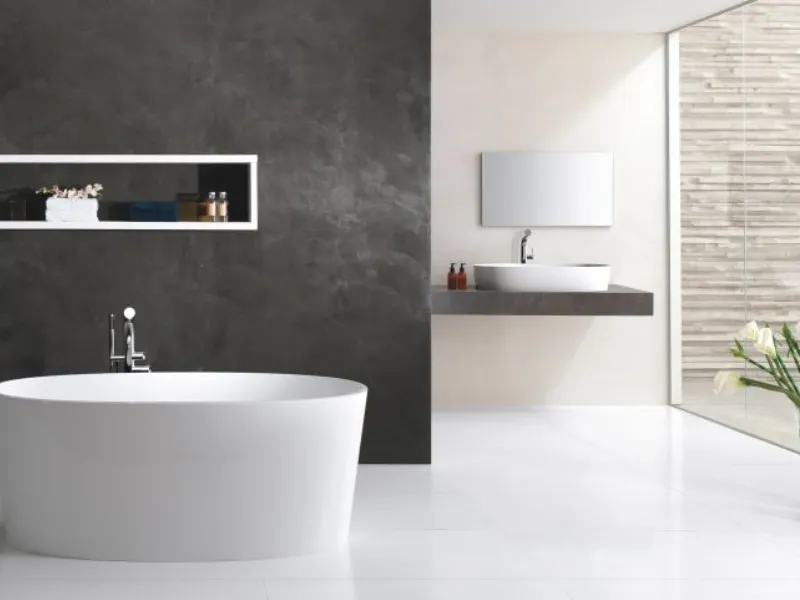 Bagno con vasca moderno