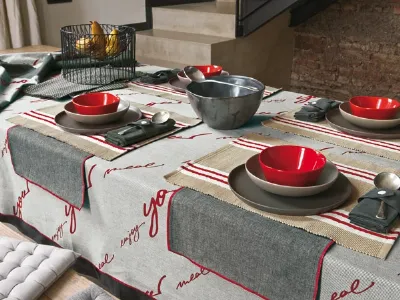 Tavola di design grigio rossa