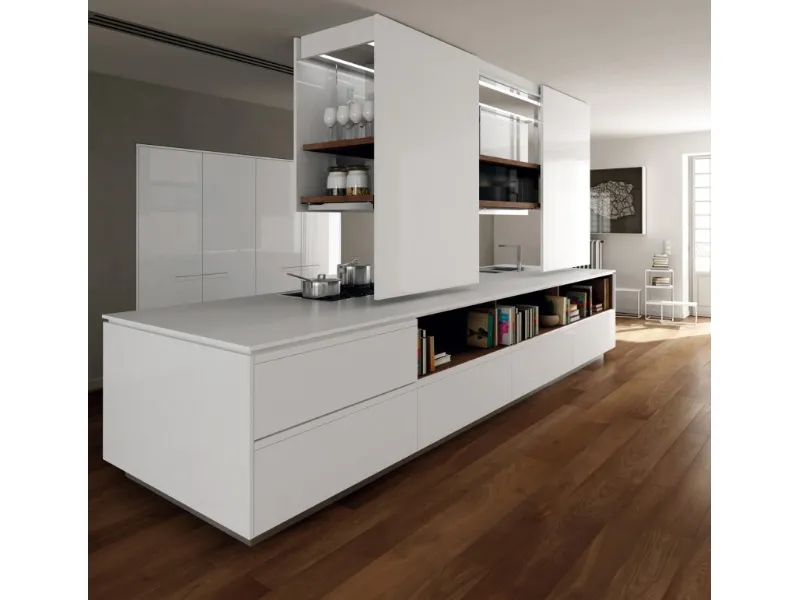 Cucina bianca con parquet in legno