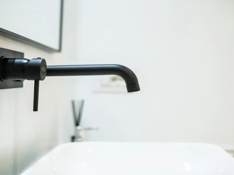 Rubinetteria lavabo in cromo nero di Jacuzzi