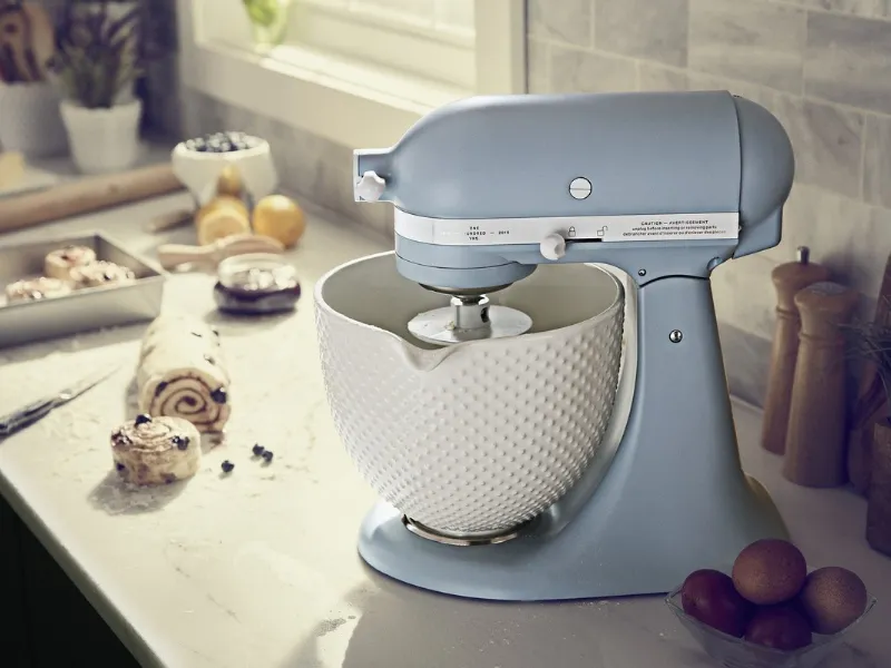 Il robot da cucina Artisan Heritage di Kitchen Aid ha la ciotola in ceramica chiodata