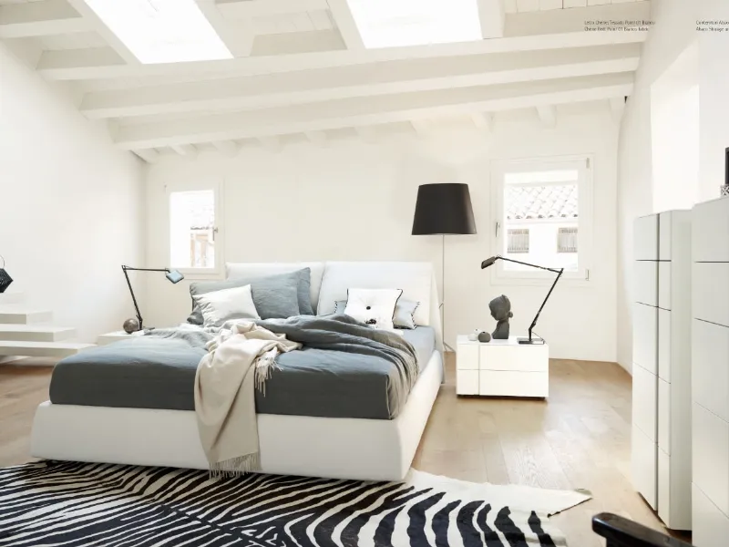 Camera da letto moderna bianca