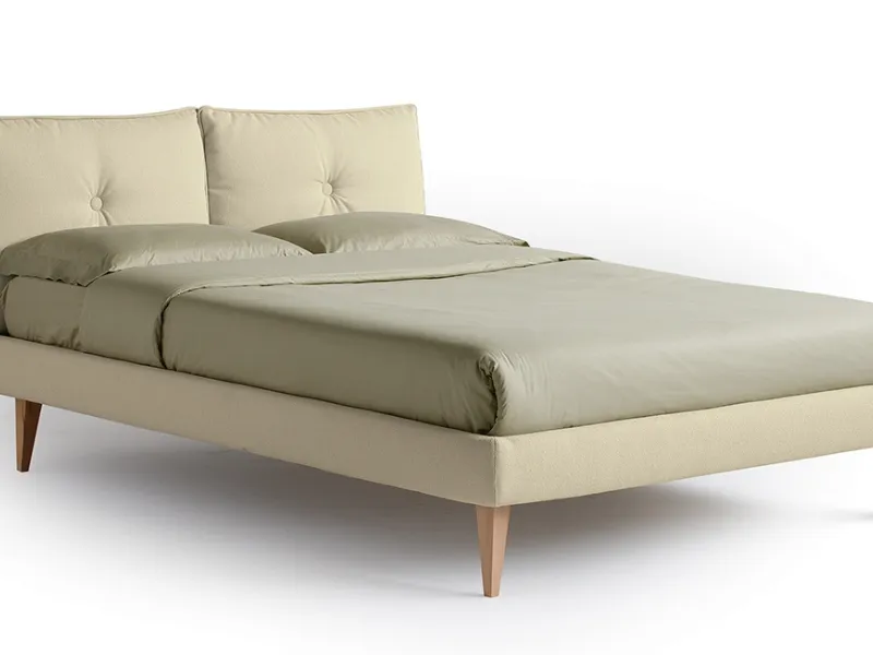 Letto compatto, modello “So Lively” h 17 di Noctis, rivestimento in tessuto, piedini in legno h 25 cm.