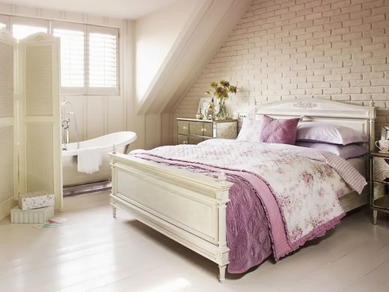 Letto shabby in legno massiccio