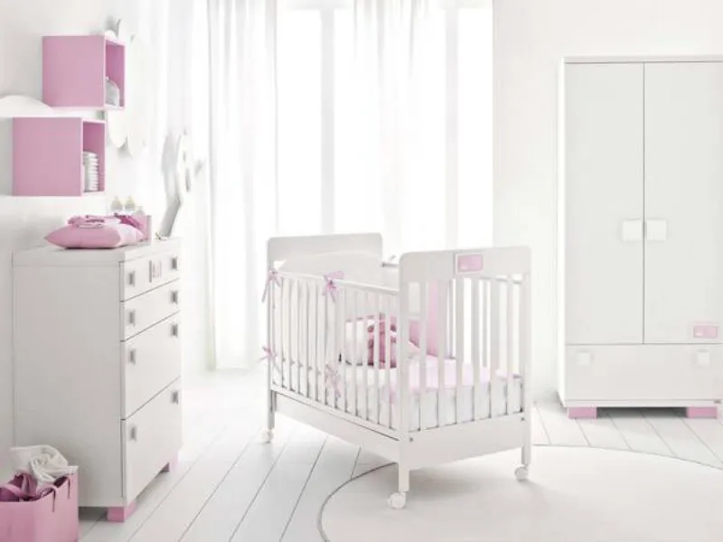 cameretta lettino neonato con sponde bianco rosa