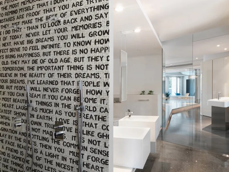 carta da parati per il bagno con scritte