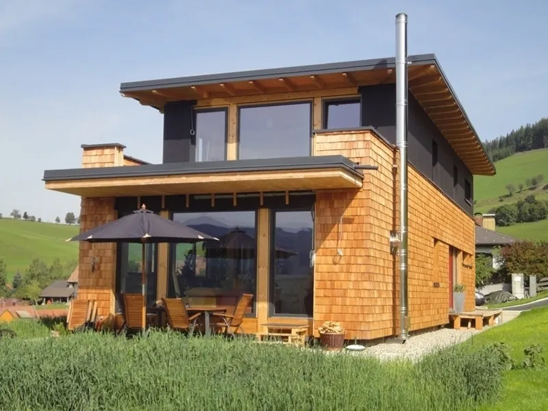 Casa in legno con giardino