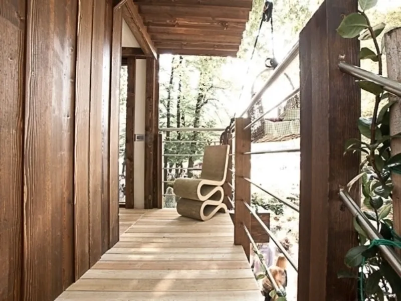 balcone casa su albero e seduta design