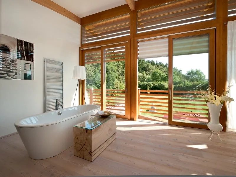 Interno bagno di design in casa Rubner