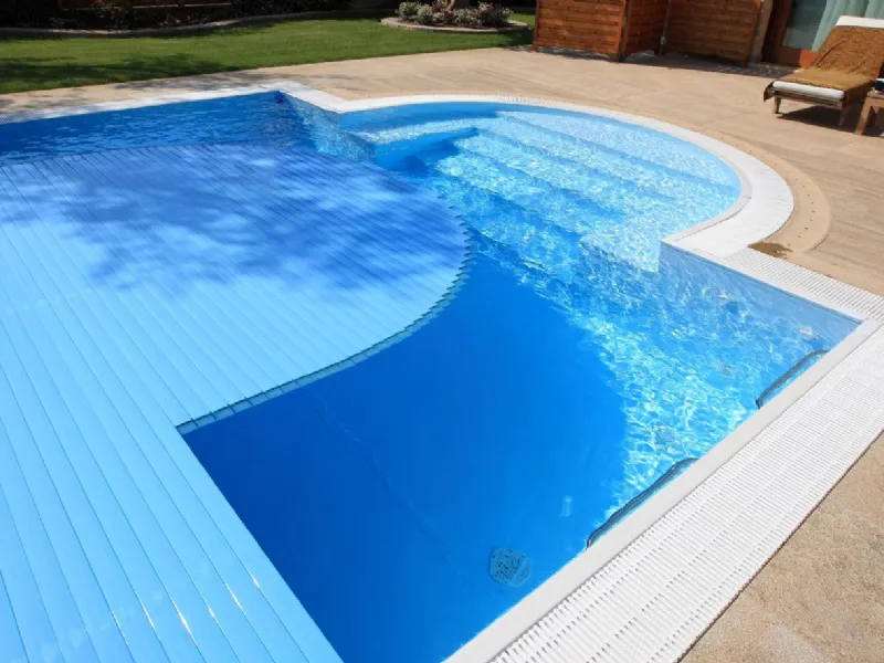 Un modello di piscina a sfioro Castiglione