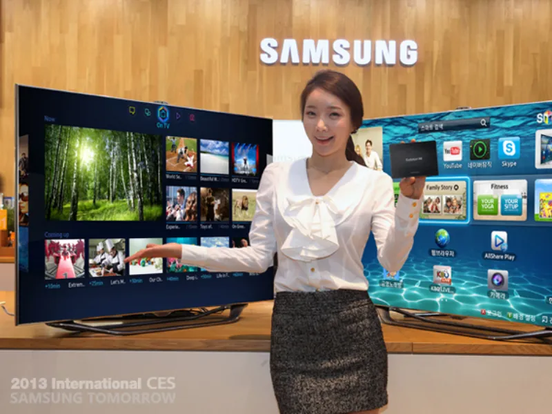 ragazza con lcd samsung