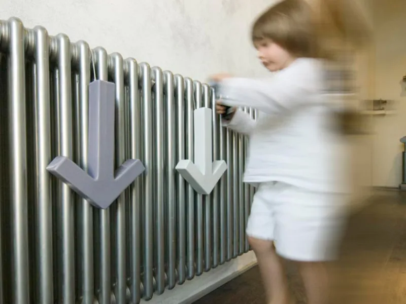 bimbo e termosifone