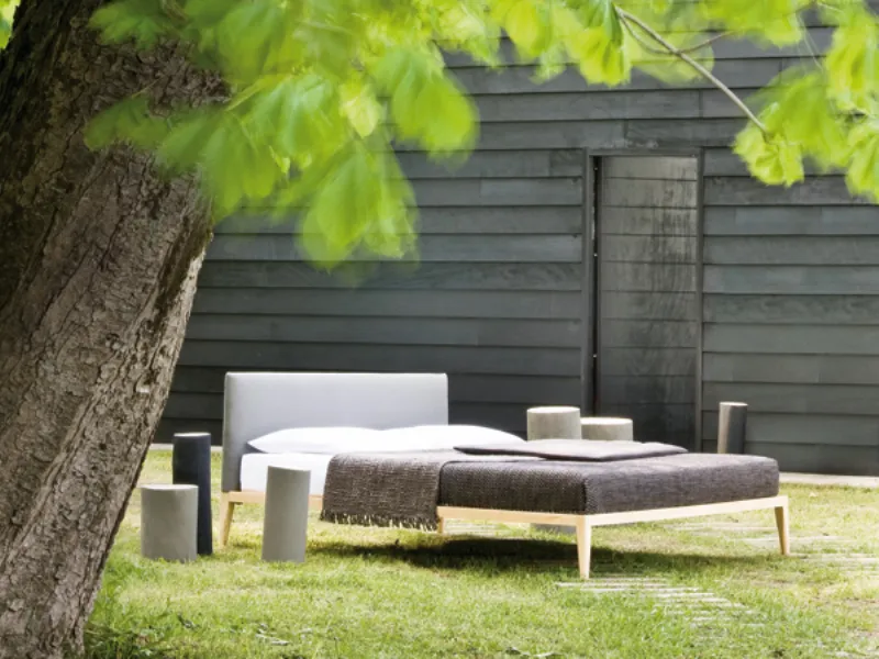 letto in giardino