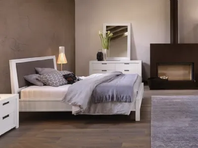 Linee squadrate per l’arredo Quadra by Devina Nais con testata letto imbottita