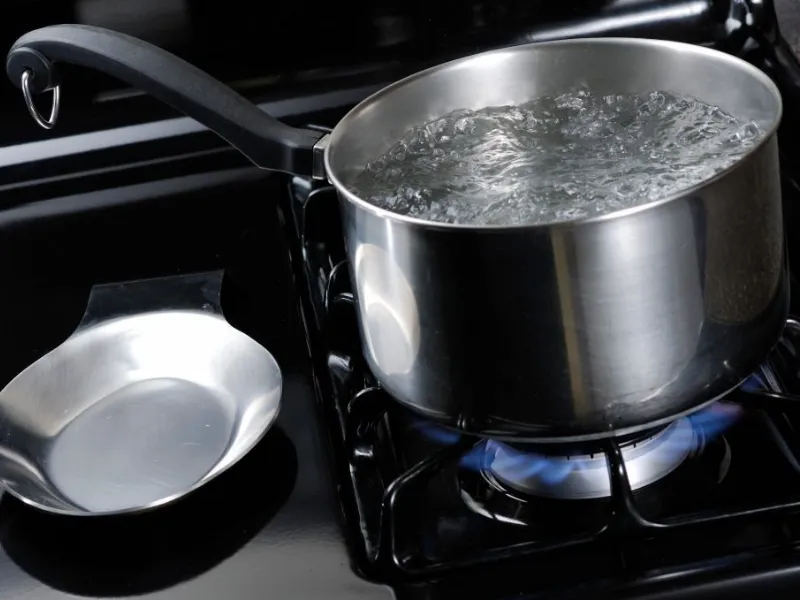 L’acqua bollente può bastare anche da sola