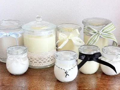 Candele in vasetti di vetro
