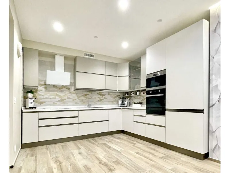Ante cucina rivestite con pellicola adesiva di Dambrosio
