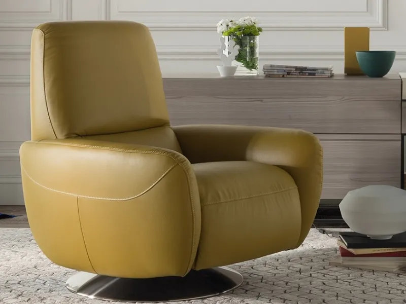 Girevole e meccanismo relax caratterizzano Libertà by Divani&Divani