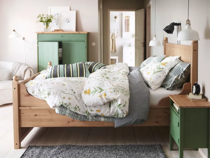 Composizione con comodino Hurdal © Ikea