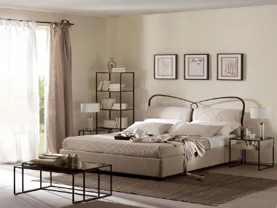 letto con comodino in ferro battuto