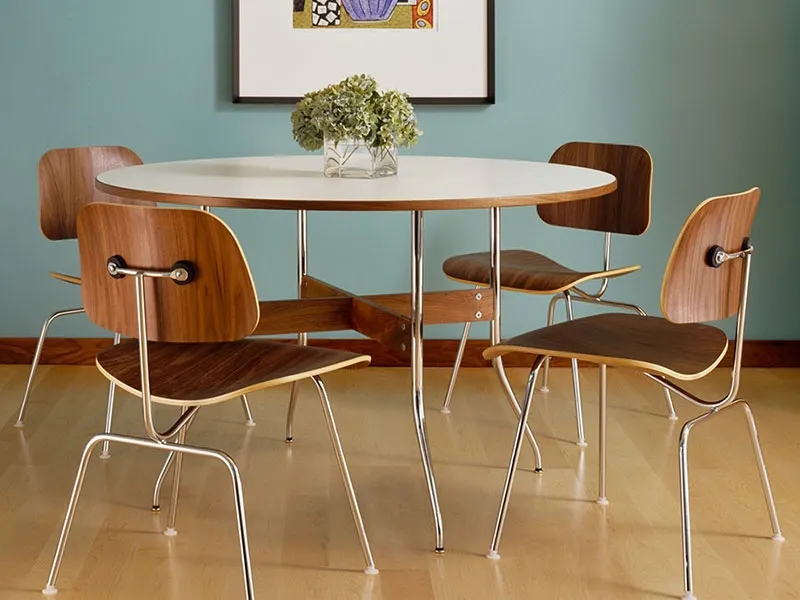 La sedia design DCM di Vitra