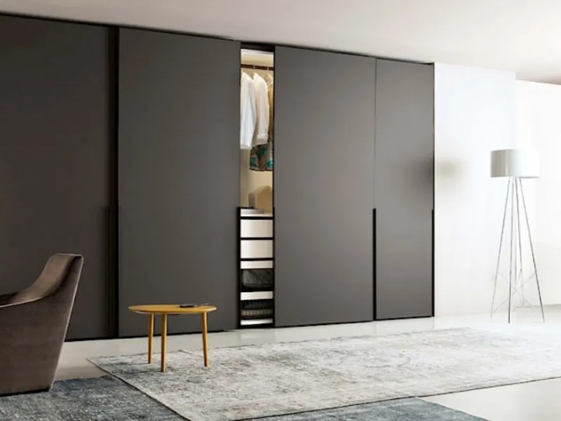 Armadio scorrevole di design Plurimo con ante Ghost di Jesse