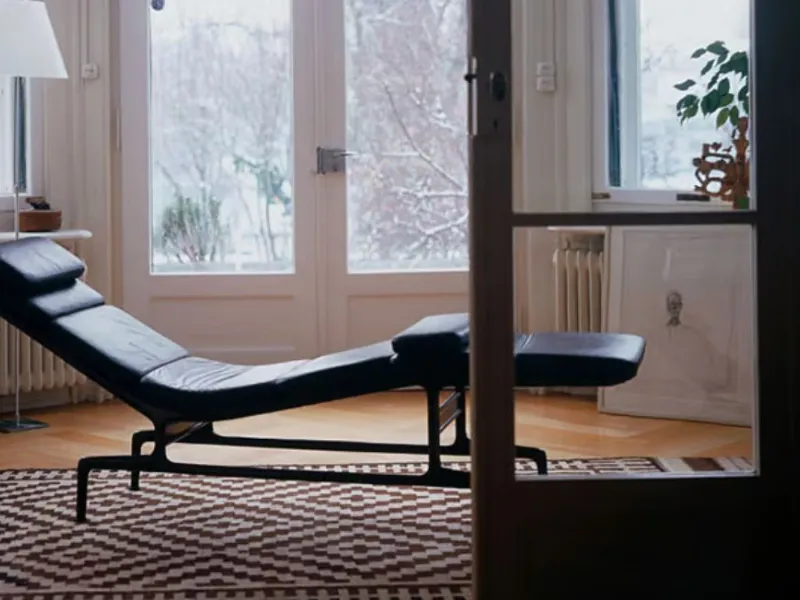 Chaise longue imbottita in pelle Soft Pad Chaise ES 106 di Vitra