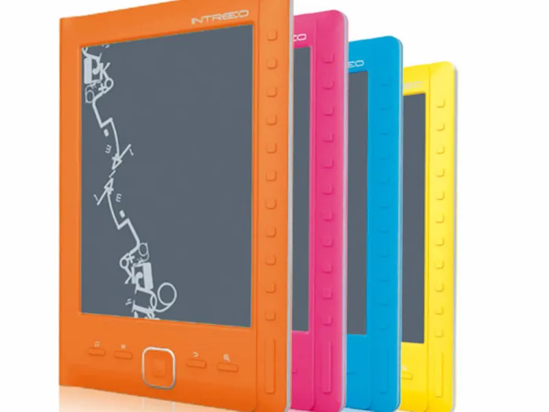 quattro ereader nei colori arancio, pink, blu e giallo