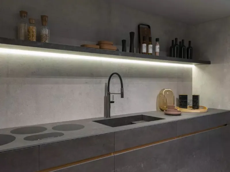 Metal, top cucina in gres effetto metallo di Florim, una scelta interessante per spazi contemporanei