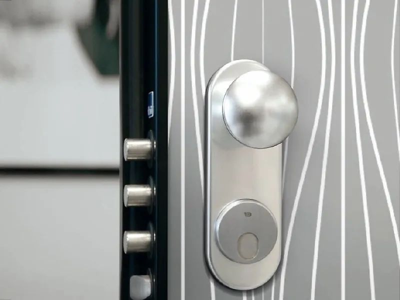 Con un semplice piede di porco una porta non blindata cede in pochi attimi