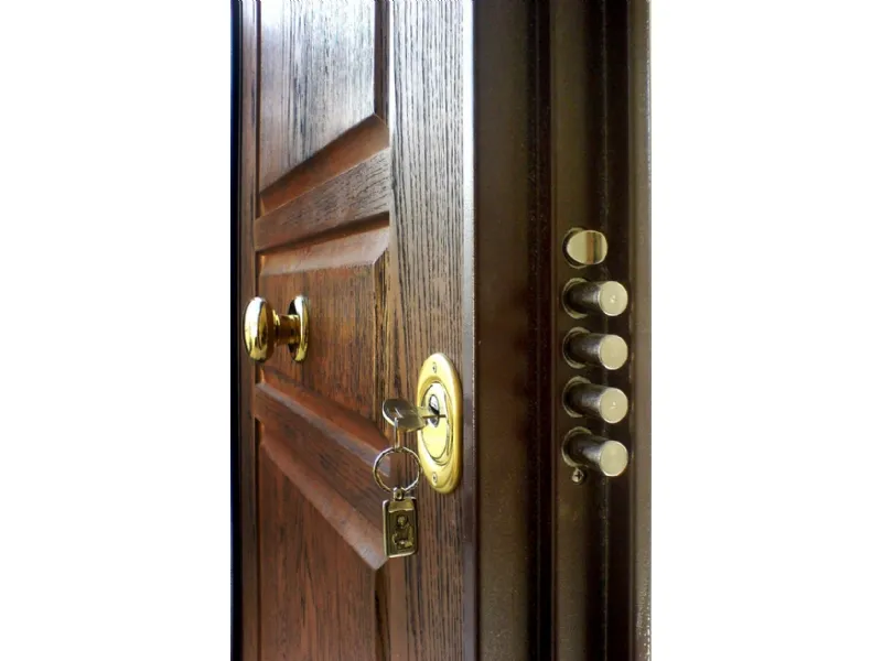 Una porta di classe 4 con longheroni di rinforzo