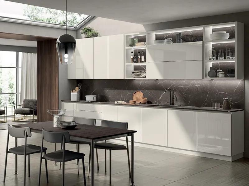 Modello Liberamente di Scavolini in vetro lucido Bianco Prestige