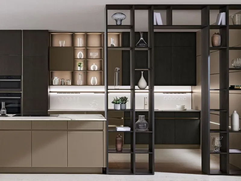 Cucina Iconica con pannello attrezzato Groove di Veneta Cucine