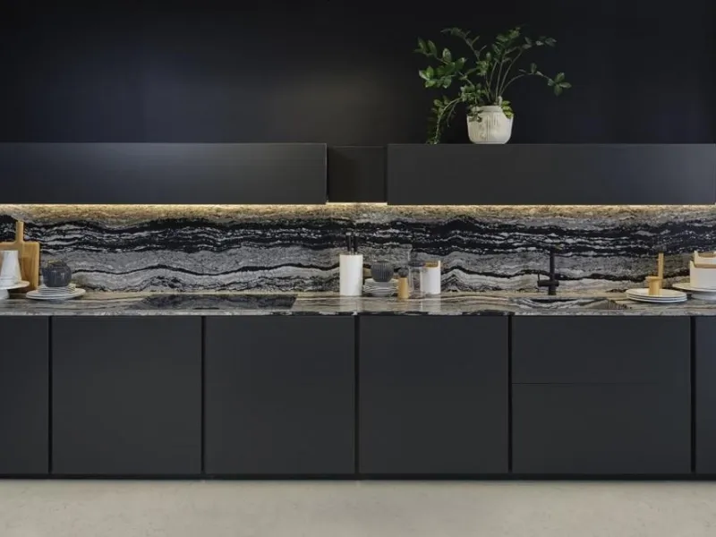 La cucina Altea by Maistri è in nero lava opaco