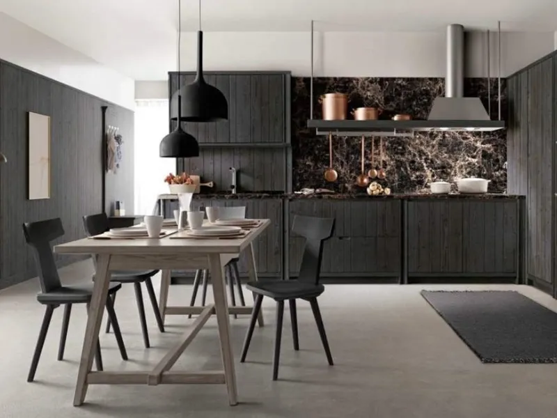 La cucina Maestrale M05 by Scandola Mobili è nera carbone