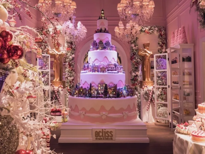 Decorazioni natalizie al flagship di Ecliss a Milano