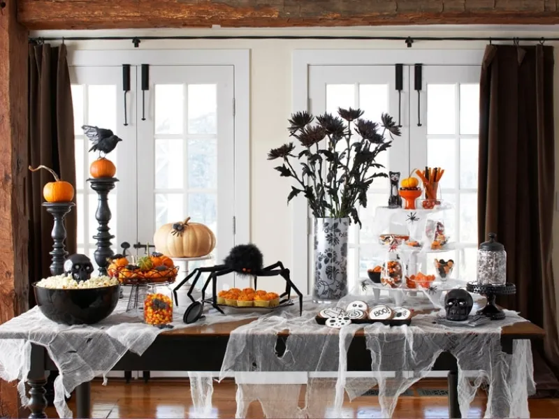 Decorare la tavola di Halloween in una notte da brivido