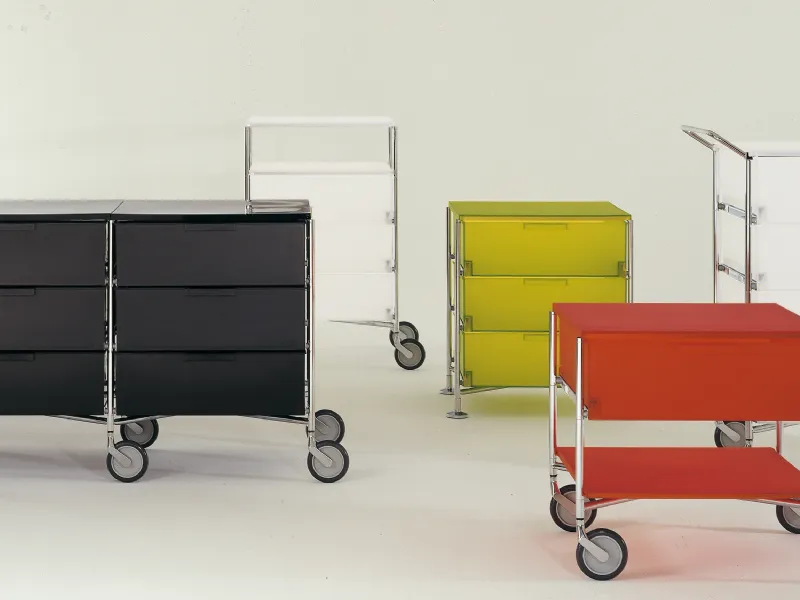Alcuni modelli della linea Mobil di Kartell